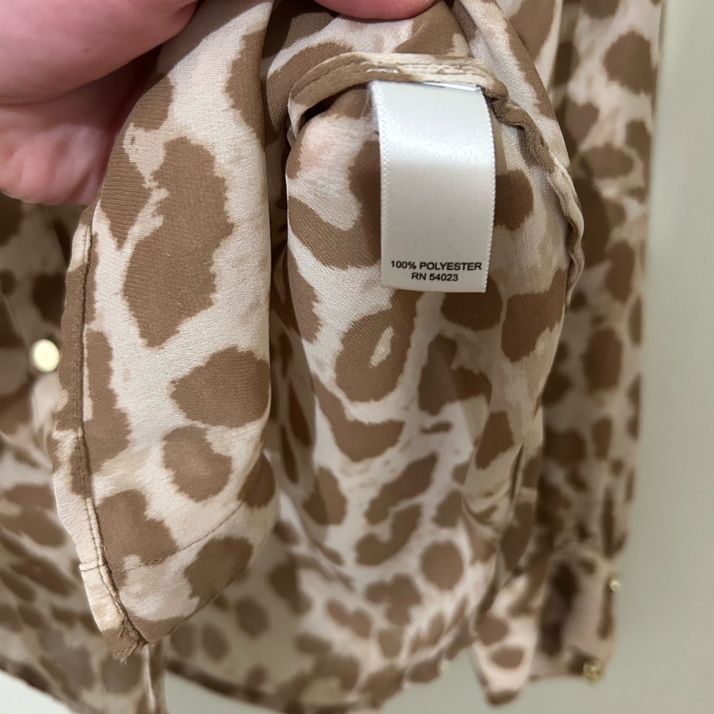 BANANA REPUBLIC | Leopard Print Button-Up Blouse - Picture 4 of 4